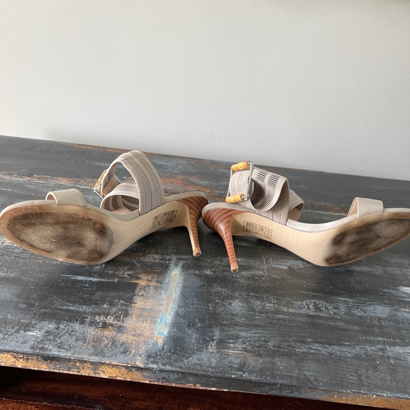 WHBM sz 7.5 Taupe Terraine. Great condition. One scuff- front strap noted in pic - Picture 7 of 9